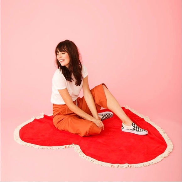 Ban.do giant heart towel ❤️😍 - Picture 3 of 6